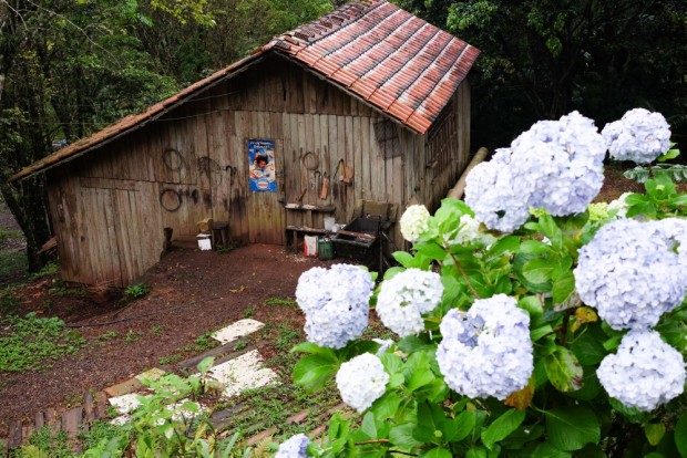 Cabana que fica atrás do restaurante da Dona Nina,   onde fui acolhido.  Foto Joel Silva / Folhapress. 