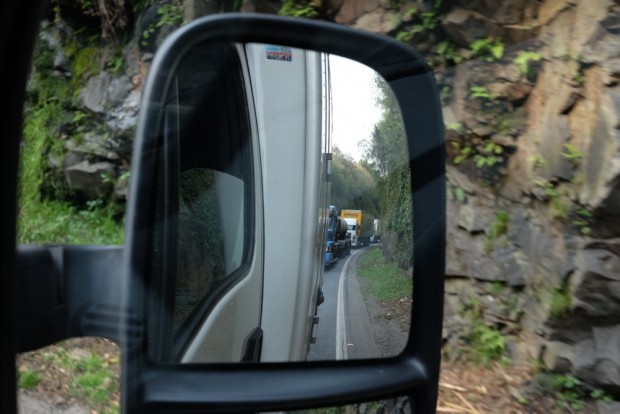  reflexo no retrovisor da   BR 116 entre Lages SC  e Campo do Tenente,, PR  . Foto Joel Silva / Folhapress. 