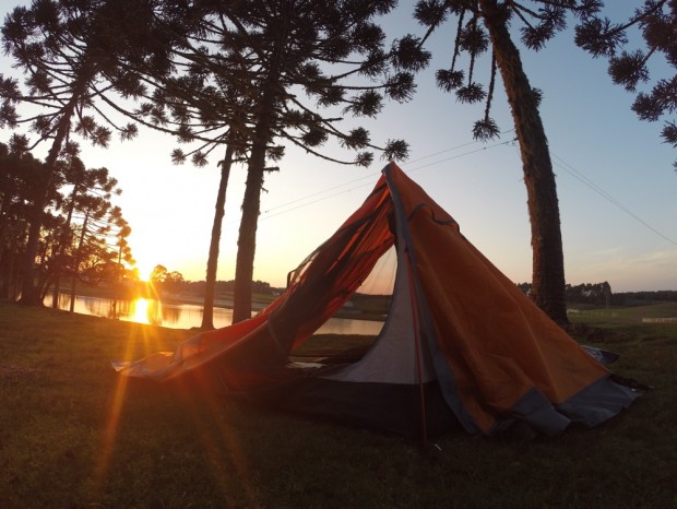 Amanhecer de primavera no  acampamento dentro de  fazenda na zona rural de Cambará do Sul, (RG) c  . Foto Joel Silva / Folhapress. 