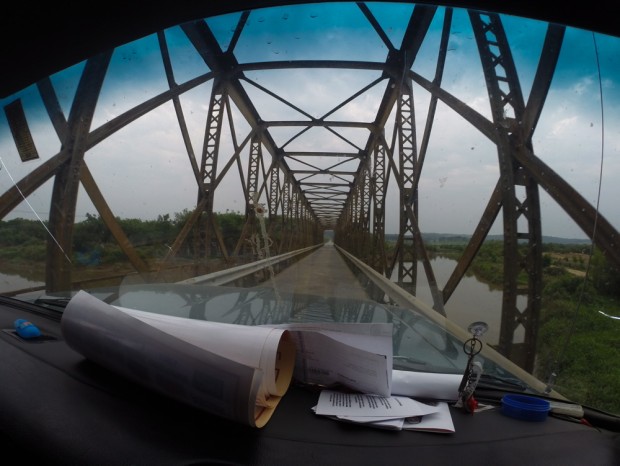 ,  Ponte estilo inglesa construída   Região   de Lapa, PR e que divide os municípios de Campo do Tenente e Lapa   onde ocorreu a batalha da revolução confederativa. . Foto Joel Silva / Folhapress. 