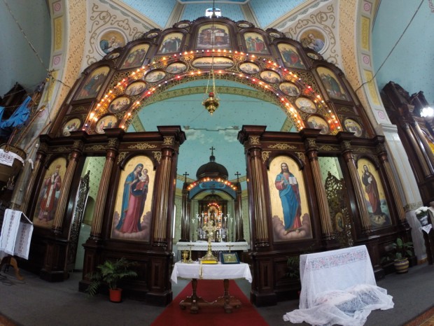 Altar da igreja católica no estilo bizantino,  São Josafat  na região central da cidade de   de Prudentópolis, PR  (Foto Joel Silva / Folhapress.) 