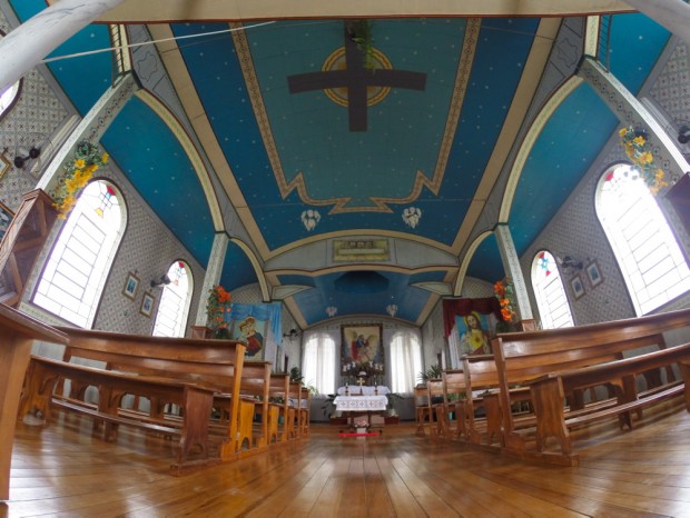 Interior da  Igreja católica no estilo bizantino,  São Miguel Arcanjo, na comunidade Faxinal de Nova Galícia,  na zona rural de Prudentópolis, PR . (Foto Joel Silva / Folhapress.) 