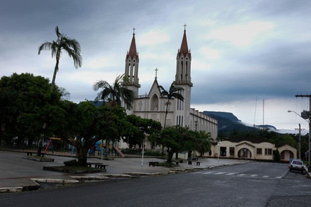  Região central vazia da cidade de Praia Grande, SC  . Foto Joel Silva / Folhapress. 